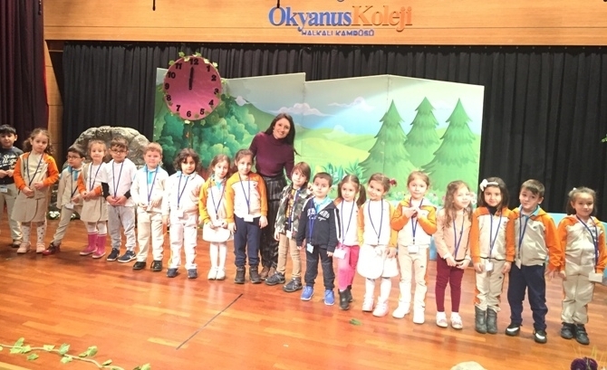Güneşli Okyanus Koleji Okul Öncesi Öğrencileri İngilizce Tiyatro Etkinliğinde