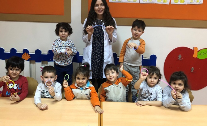 Güneşli  Okyanus  Koleji  Okul  Öncesi  Öğrencileri Şubat Ayı Mad Science Etkinliğinde