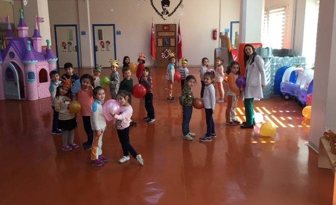 Güneşli Okyanus Koleji Okul Öncesi A Grubu Öğrencileri Balon Partisinde