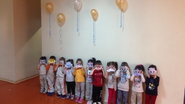 Güneşli Okyanus Koleji Okul Öncesi C Grubu Öğrencileri Maske Partisi Yapıyor