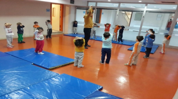 Güneşli Okyanus Koleji Okul Öncesi Çiçekler Grubu Beceri Koordinasyon Eğitiminde