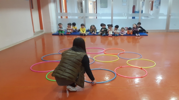Güneşli Okyanus Koleji Okul Öncesi Çiçekler Grubu Beceri Koordinasyonu Dersinde