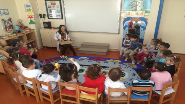 Güneşli Okyanus Koleji Okul Öncesi Rüzgarlar Grubu Dikkat Çalışması Yapıyor