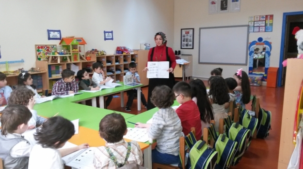 Güneşli Okyanus Koleji Okul Öncesi Yıldızlar Grubu Dikkat Çalışması Yapıyor