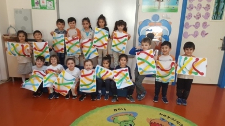 Güneşli Okyanus Koleji Okul Öncesi Yunuslar Grubu Sanat Etkinliği Dersinde