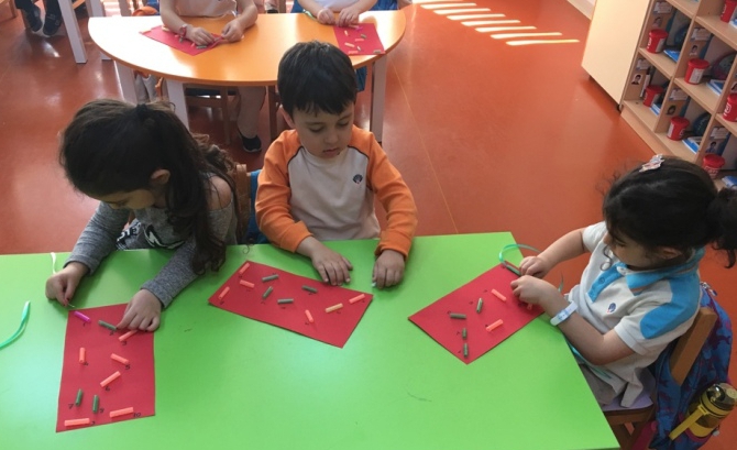 Güneşli Okyanus Koleji Okul Öncesi Yunuslar Grubu Sanat Etkinliği Dersinde
