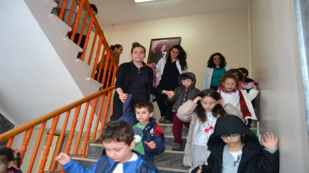 Güneşli Okyanus'ta Deprem Tatbikatı