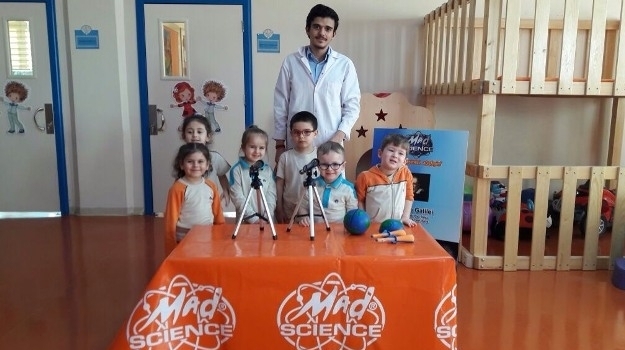 Güneşli Okyanus Okul Öncesi Öğrencileri Mad Science Atölyelerinde
