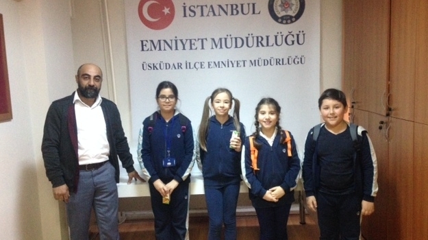 Güvendeyiz Çünkü Polisler Var!