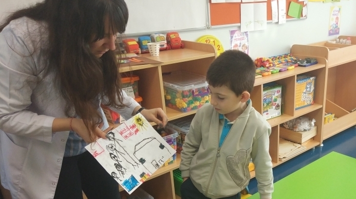 Halkalı Okul Öncesi İnciler Grubu Öğrencileri İngilizce Dersinde