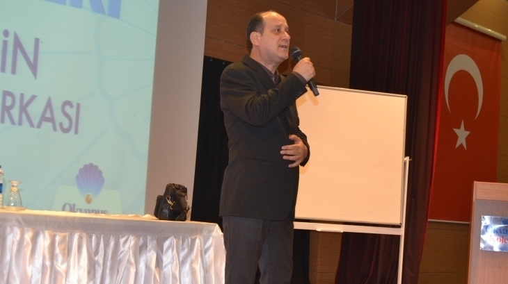 Yazar ve karikatürist Behzat Taş Semineri