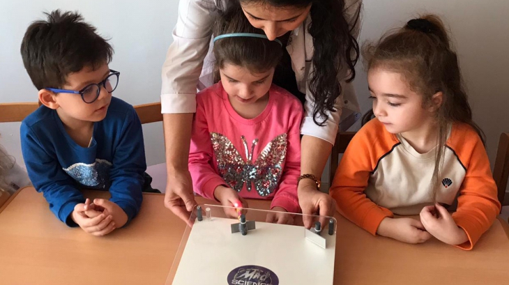 Halkalı Okyanus Koleji Okul Öncesi Mercan Grubu Mad Science Dersinde