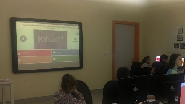 Halkalı Ortaokulunda Kahoot Yarışması