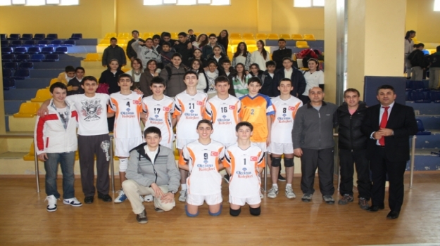 İlçe Şampiyonu Beylikdüzü Yıldız Erkek Voleybol Takımı