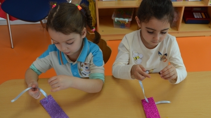 İnciler Sınıfı Resim Dersinde "Kitap Ayracı" Etkinliği Yaptı