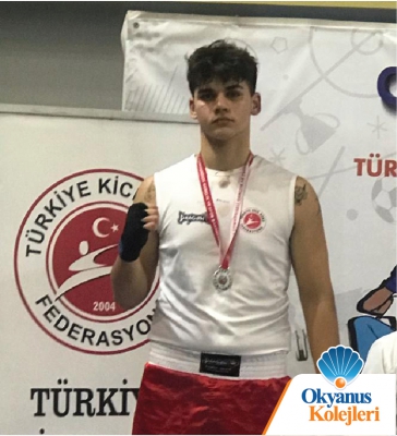 İNEGÖL OKYANUS KOLEJİ KICKBOKS ERKEKLERDE TÜRKİYE 2.Sİ OLDU