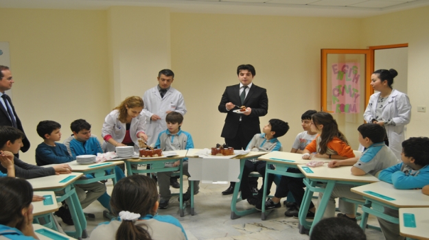 Kelime Yarışması'nın 1.'lerine Kutlama