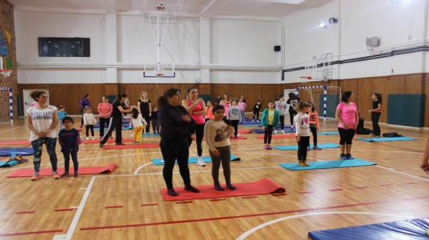 Kemerburgaz Okyanus Koleji Kampüsü'nde Anne Kız Pilates Etkinlği