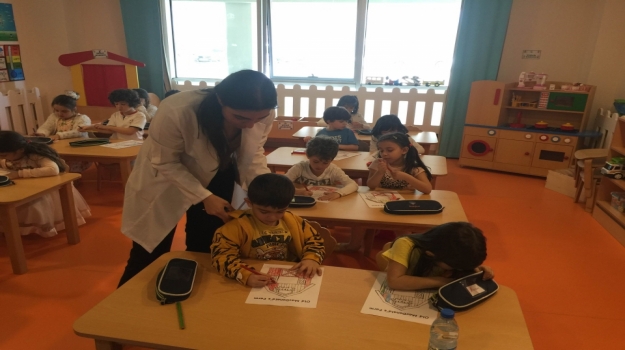 Kemerburgaz Okul Öncesi Gökkuşağı Grubu İngilizce  Etkinliğinde