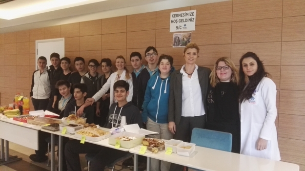 Kemerburgaz Okyanus Anadolu Lisesi Öğrencileri Yardım Kermesi Düzenledi