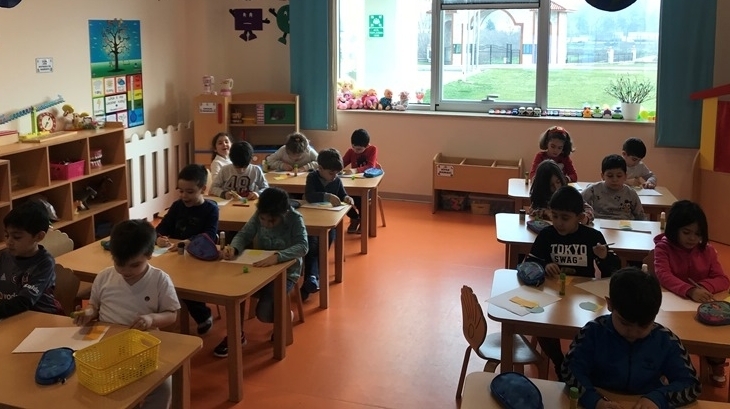 Kemerburgaz Okyanus Koleji Yıldızlar Grubu Öğrencileri Geometrik Şekillerden Özgün Ürün Oluşturuyor