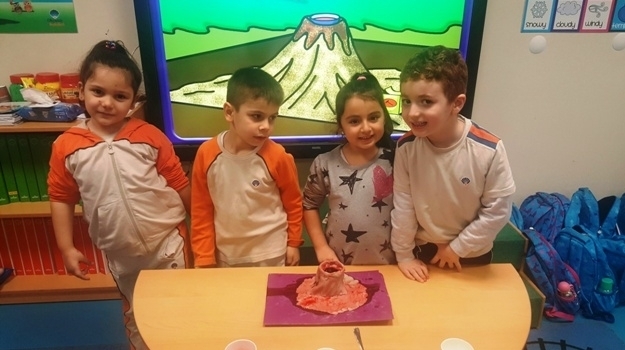Mavişehir Bulutlar Grubu Fastrackids Dersinde Yanardağ Deneyi Yaptılar
