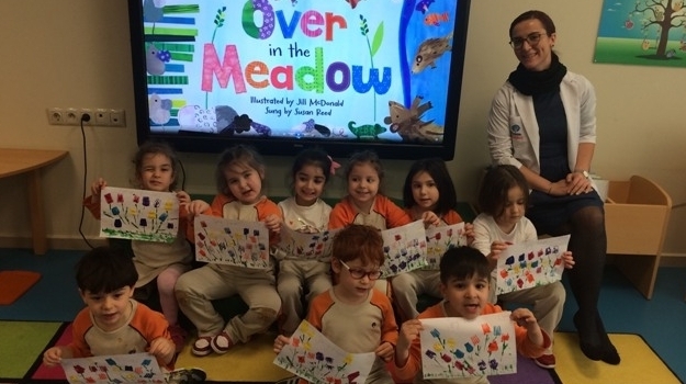 Mavişehir İnciler Grubu İngilizce Dersinde Rengarenk Çiçekler Hazırladı