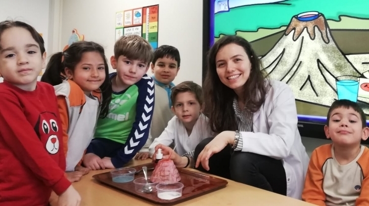 Mavişehir Okyanus Koleji Okul Öncesi Çiçekler Grubu Fastrackids Dersinde
