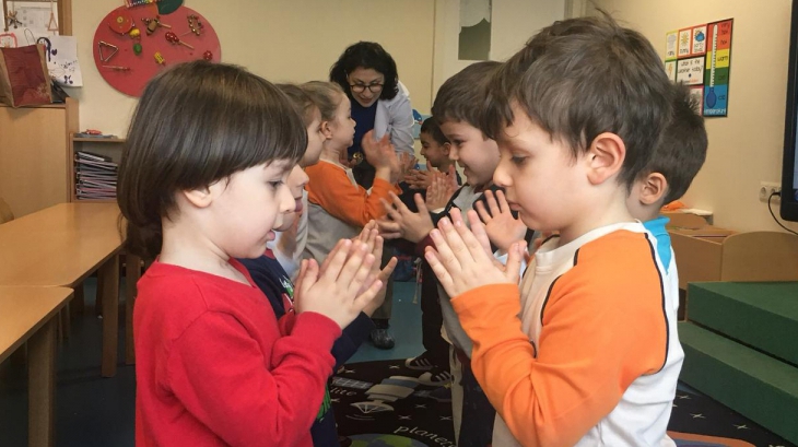 Mavişehir Okyanus Koleji Okul Öncesi Yunuslar Grubu Müzik Dersinde