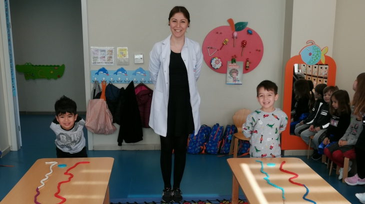 Mavişehir Okyanus Koleji Yıldızlar Grubu Öğrencileri İngilizce dersinde