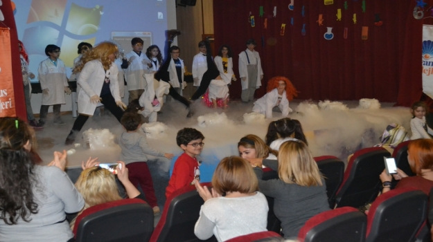 Mavişehir Okyanus Koleji'nde Bilim Haftası Kutlamaları Başladı