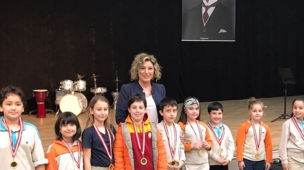 Mimaroba İlkokulu Ocak-Şubat Ayı Müzisyenleri Madalyalarını Aldılar