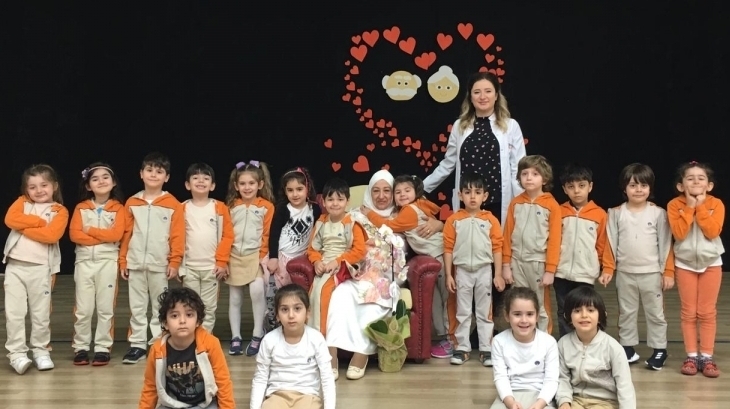 Mimarsinan Okyanus Koleji Okul Öncesi Kademe Öğrencileri Yaşlılar Haftası Etkinliğinde
