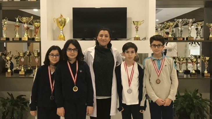 NÖS-3 ve Şubat ayı LKS'de derece yapan öğrencilerimiz madalyalarını aldı.