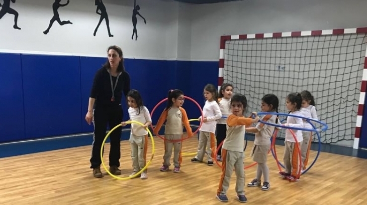 Okul Öncesi Bulutlar Grubu öğrencileri Beceri Koordinasyon Etkinliği Dersinde