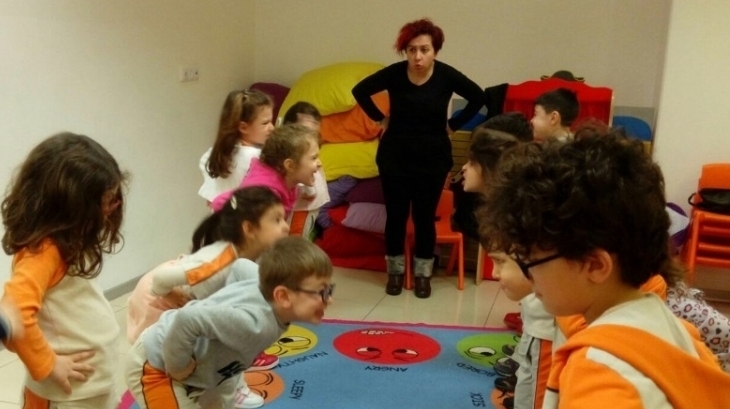 Okul Öncesi Bulutlar Grubu öğrencileri Drama Etkinliği Dersinde