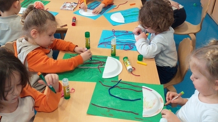 Okul Öncesi Çiçekler Sınıfı Sanat Etkinliği Dersinde