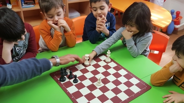 Okul Öncesi Mercan Grubu Satranç Dersinde Keyifli Zaman Geçirdiler