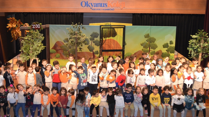 Okul Öncesi Öğrencileri İngilizce Tiyatro Oyununu İzlediler.