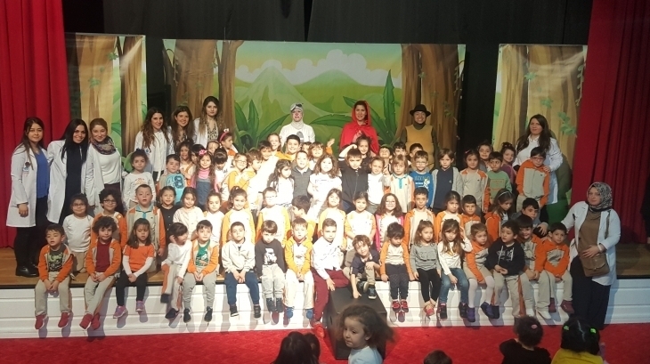 Okul Öncesi Öğrencileri ‘Rabbit and Tortoise’ Tiyatrosunu  İzlediler