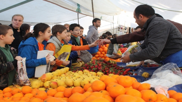 Çevreci Öğrencilerin Pazar Alışverişi