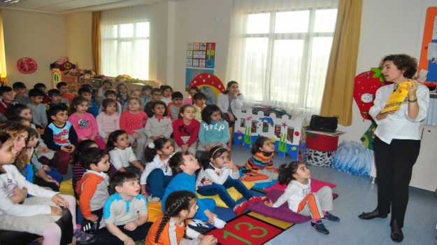 Sancaktepe Okyanus Anaokulu minikleri, yazar Defne Ongun Müminoğlu ile tanıştılar...