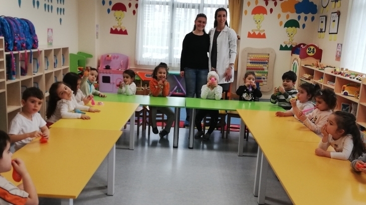 Sancaktepe Okyanus Koleji Okul Öncesi Çiçekler Grubu Öğrencileri Veli Katılımı Etkinliğinde