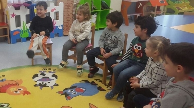 Sancaktepe Okyanus Koleji Okul Öncesi Kırmızı Grubu Öğrencileri Drama Dersinde