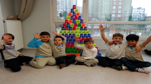 1. Sınıflar Speed Stacks'te Ustalaşıyor