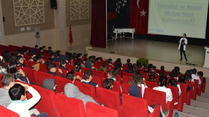 Teknoloji  ve Sosyal Medya Konulu Seminer