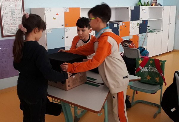 Üstün Zekalılar ve Yetenekliler Okulu  3-D Sınıfı Öğrencileri Fen Bilgisi Dersinde
