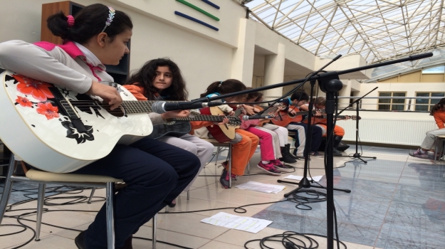 Yetenek Kulübü Öğrencilerinden Müzik Ziyafeti