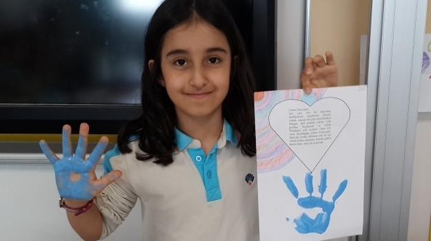 3-A Sınıfı Annelerine 'Anneler Günü' Hediyesi Verdi