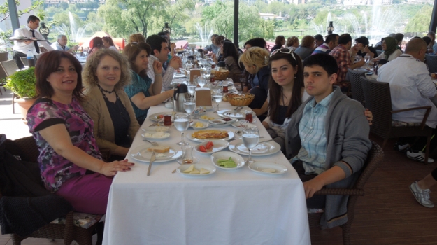 9. Sınıf Velileri Kahvaltıda Buluştu